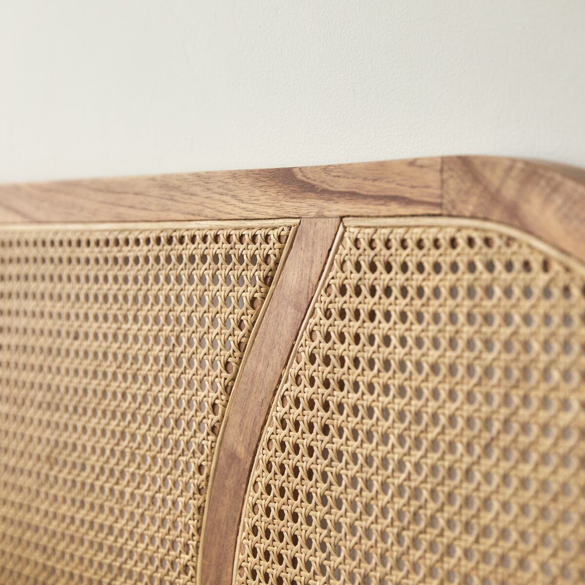 Billie - Headboard in solid mindi and canework 200 cm Billie - Headboard in solid mindi and canework 200 cm