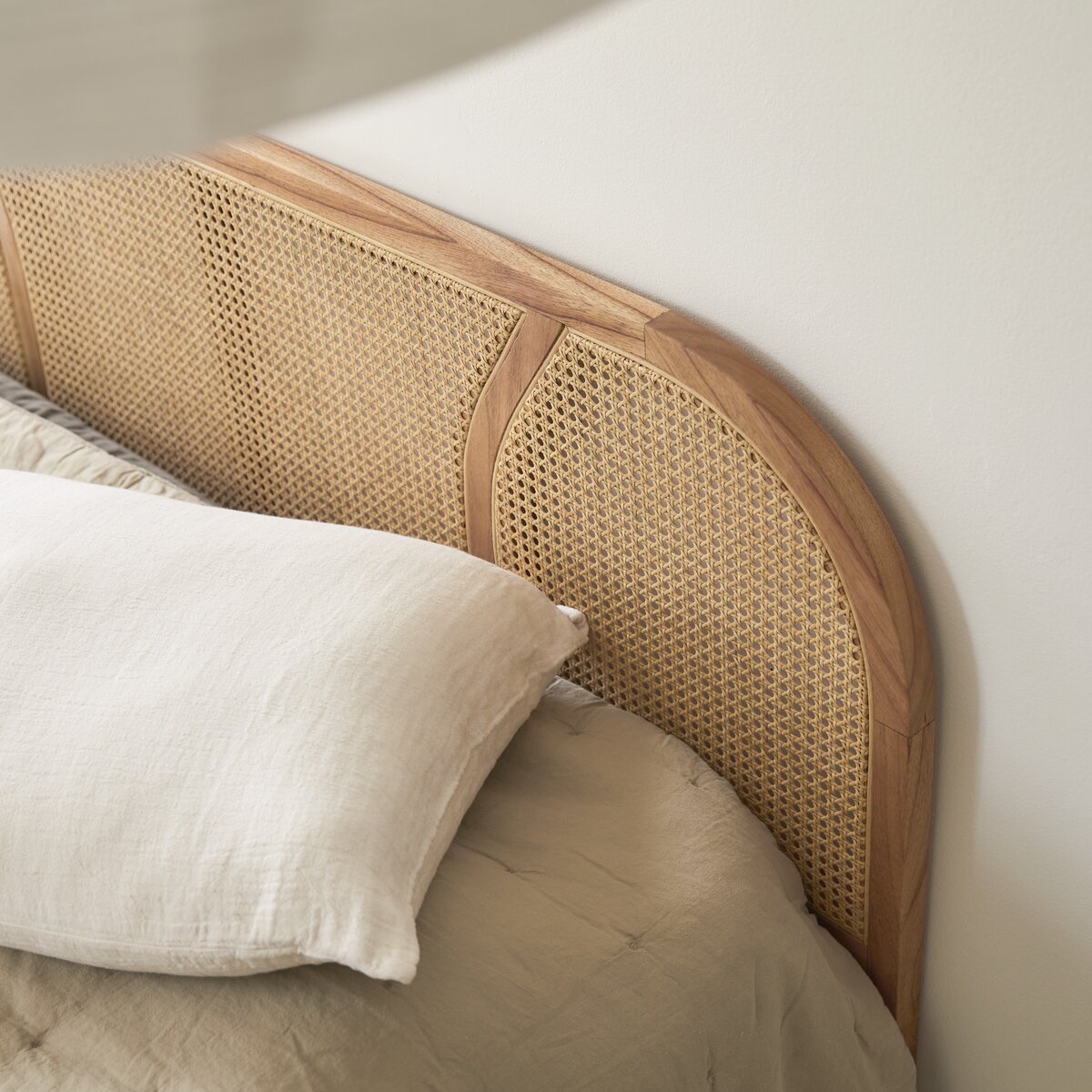 Billie - Headboard in solid mindi and canework 160 cm Billie - Headboard in solid mindi and canework 160 cm