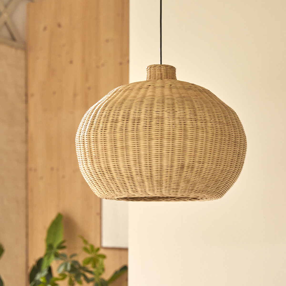 Round wicker store pendant light