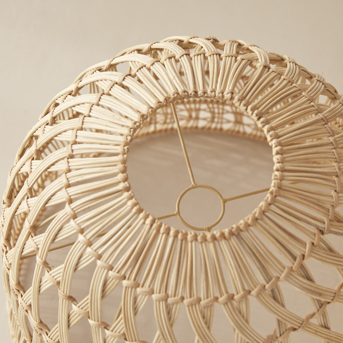 Alpinaluz Rattan Hängelampe – Handgefertigter Lampenschirm, 60 Cm Durchmesser, E27 Fassung, Für Wohnzimmer & Esszimmer