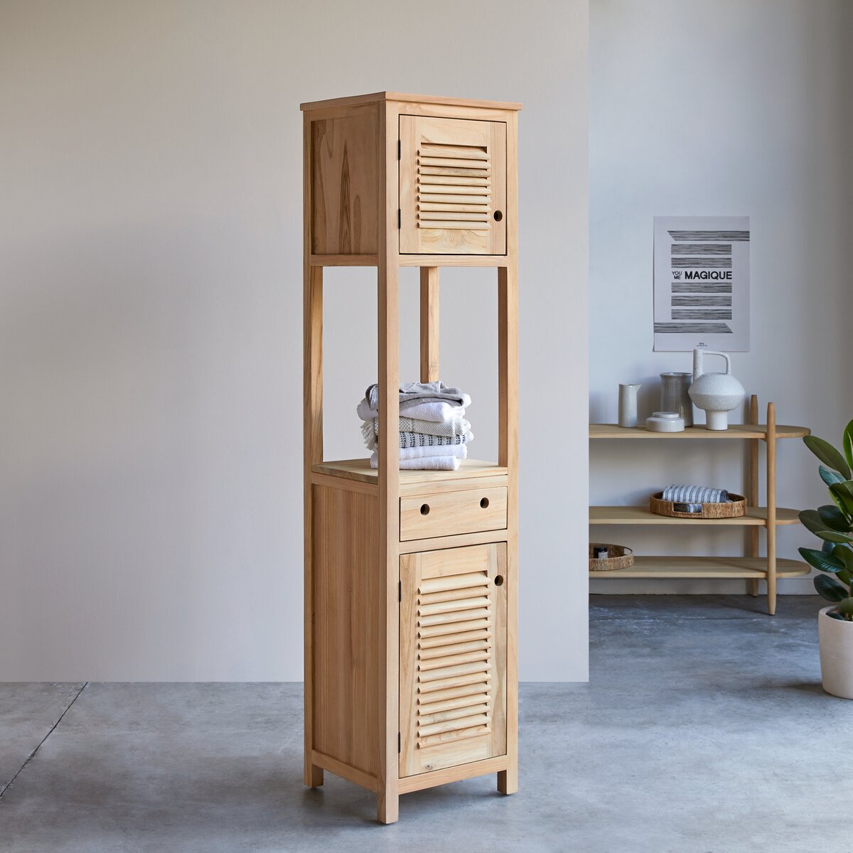 Coline - Hochschrank aus massivem Teakholz Coline - Hochschrank aus massivem Teakholz