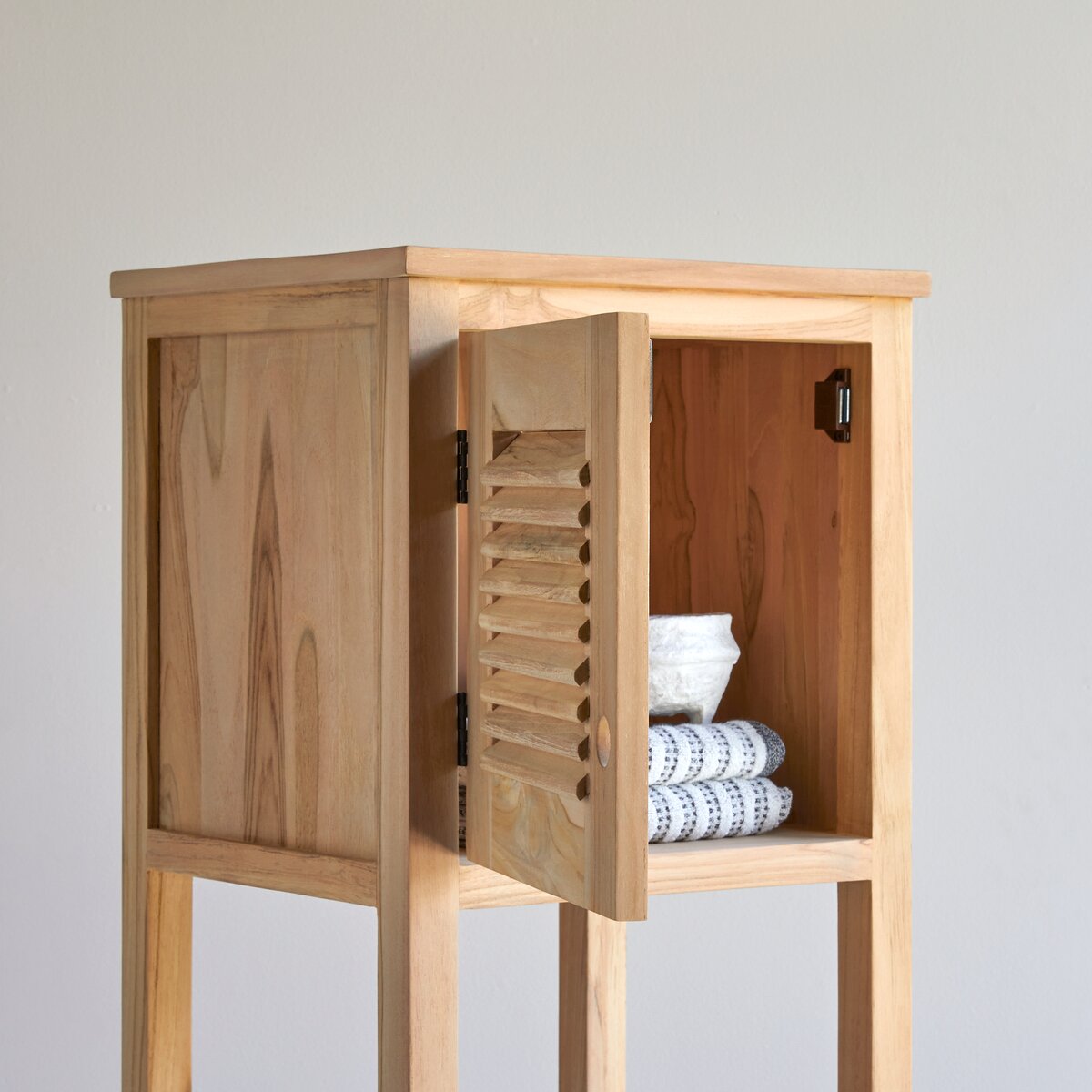 Coline - Hochschrank aus massivem Teakholz Coline - Hochschrank aus massivem Teakholz