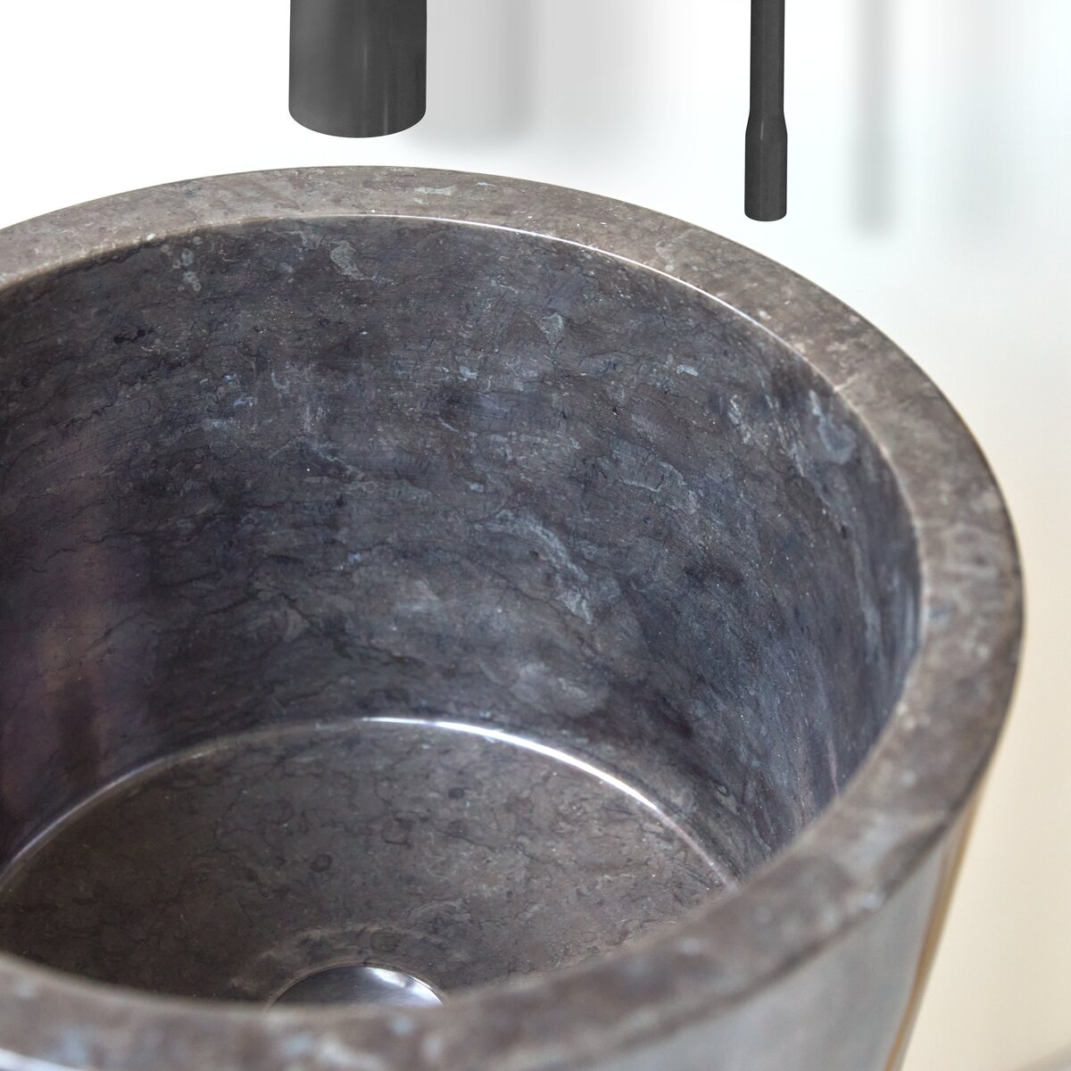 Koni - Lavabo in marmo su piede Koni - Lavabo in marmo su piede
