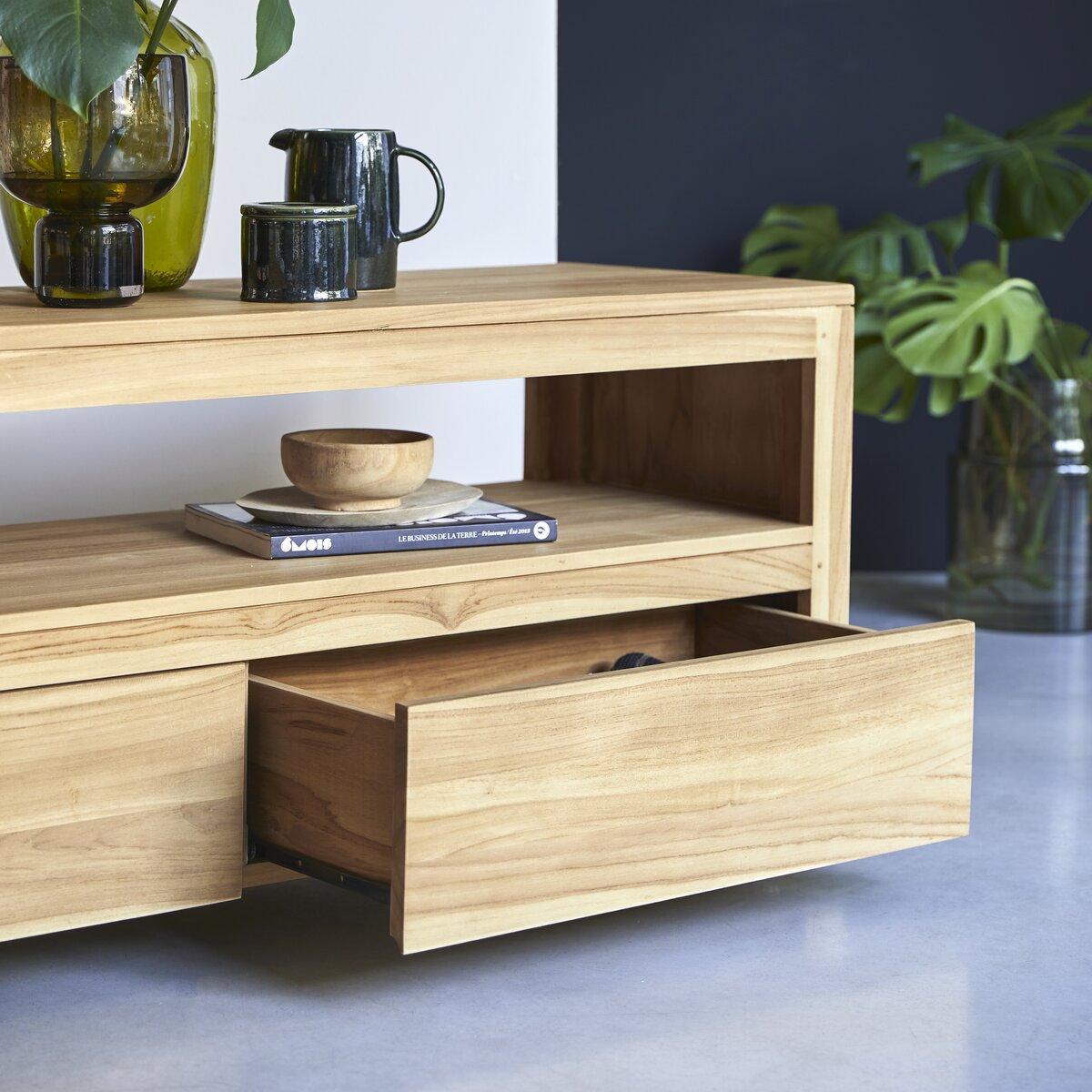 Anoa - TV Schrank aus massivem Teakholz 140 cm Anoa - TV Schrank aus massivem Teakholz 140 cm