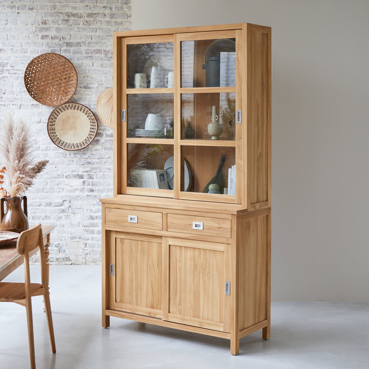 SALA DA PRANZO IN LEGNO NOCE CREDENZA ARGENTIERA TAVOLO SPECCHIERA SEDIE -  Beautiful