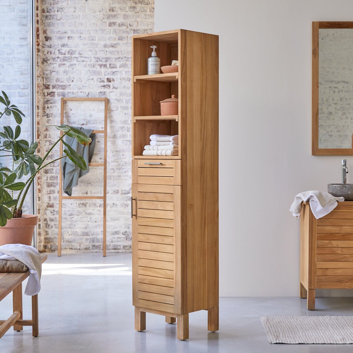 Soho - Hochschrank aus massivem Teakholz Soho - Hochschrank aus massivem Teakholz