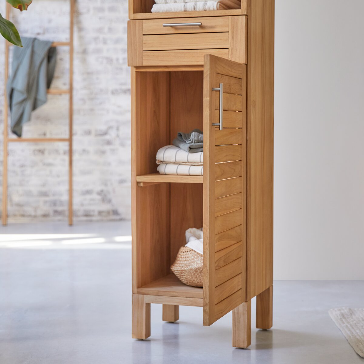 Soho - Hochschrank aus massivem Teakholz Soho - Hochschrank aus massivem Teakholz